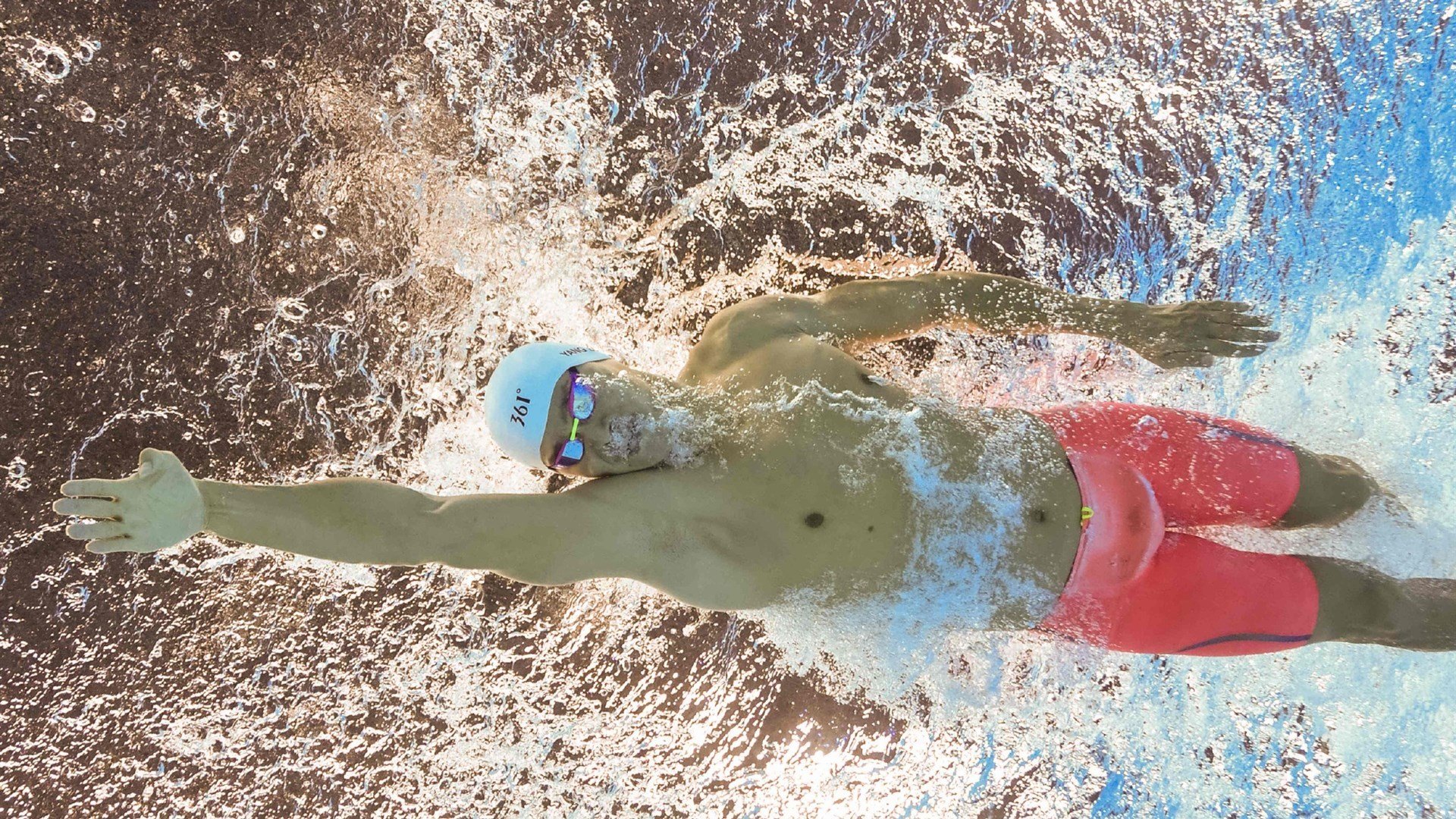 凯尔·查默斯爆发力惊艳赛场观众，凯尔查尔莫斯游泳