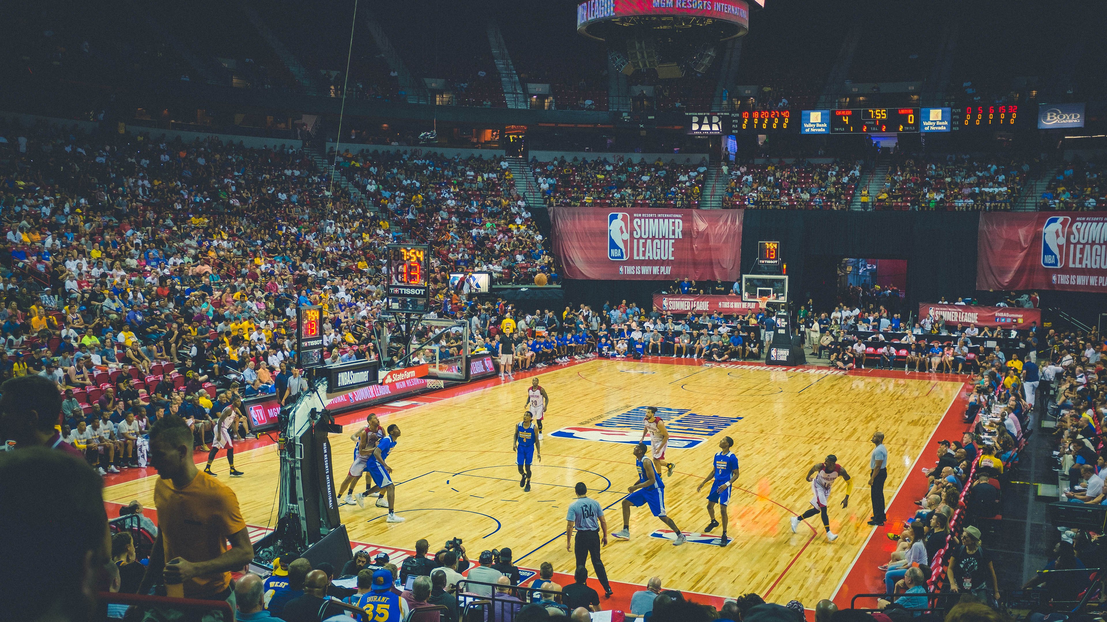 森林狼更衣室氛围影片引人泪目，森林狼男装