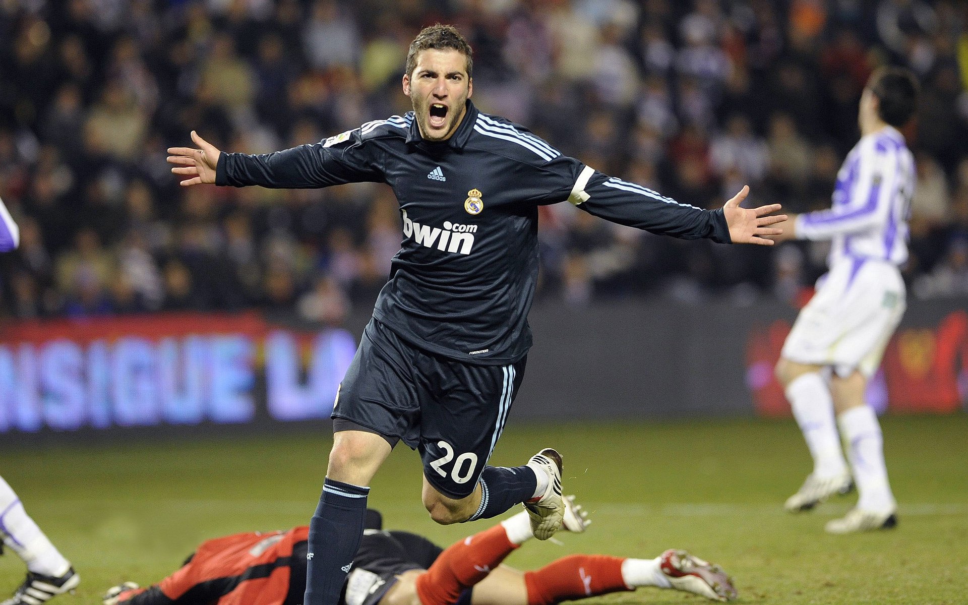 法甲风云突变：比赛瞬间点燃全场欢呼，法甲冲突视频