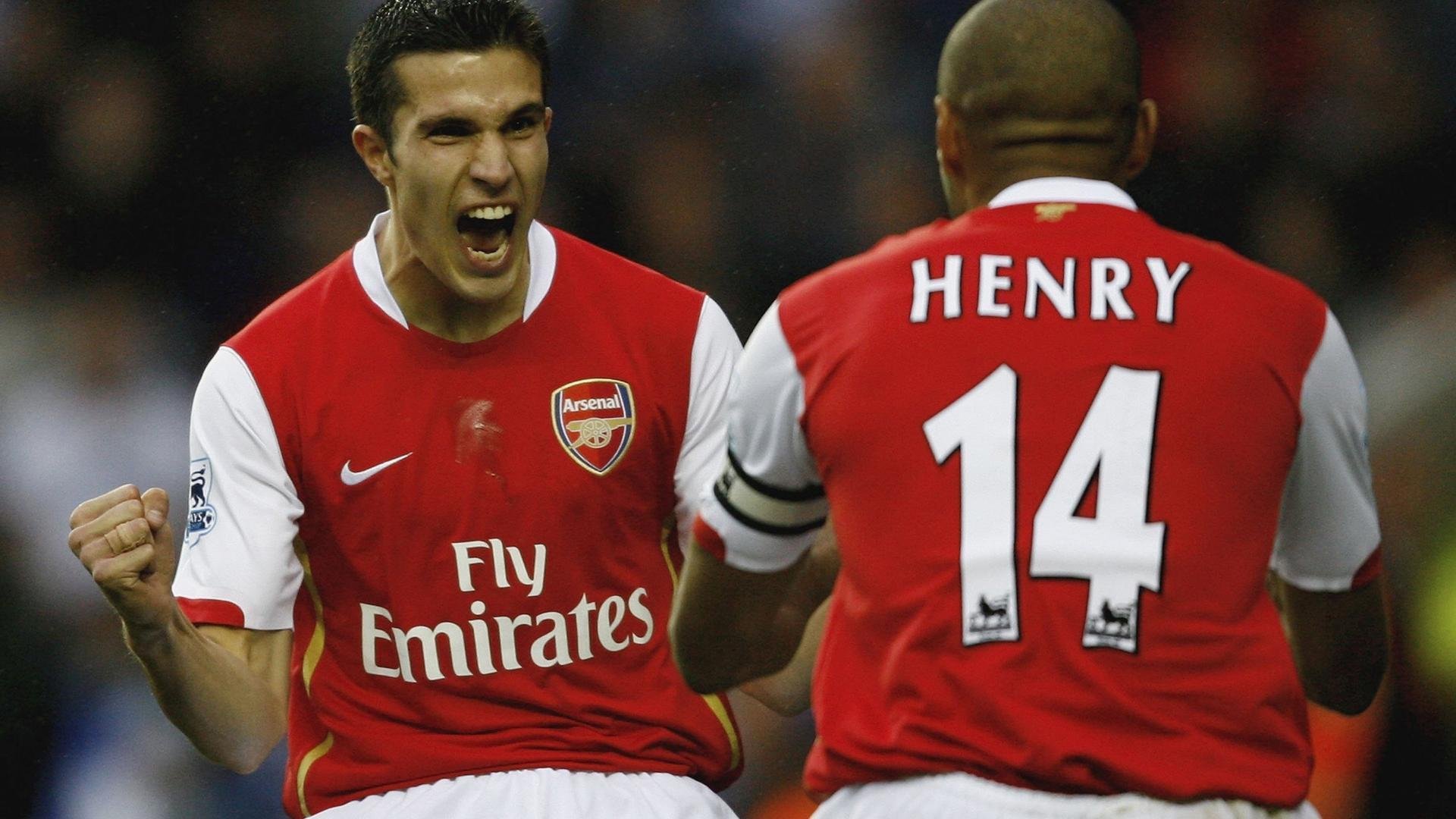 足球运动员公益事业频繁,传递体育正能量,业余足球运动员